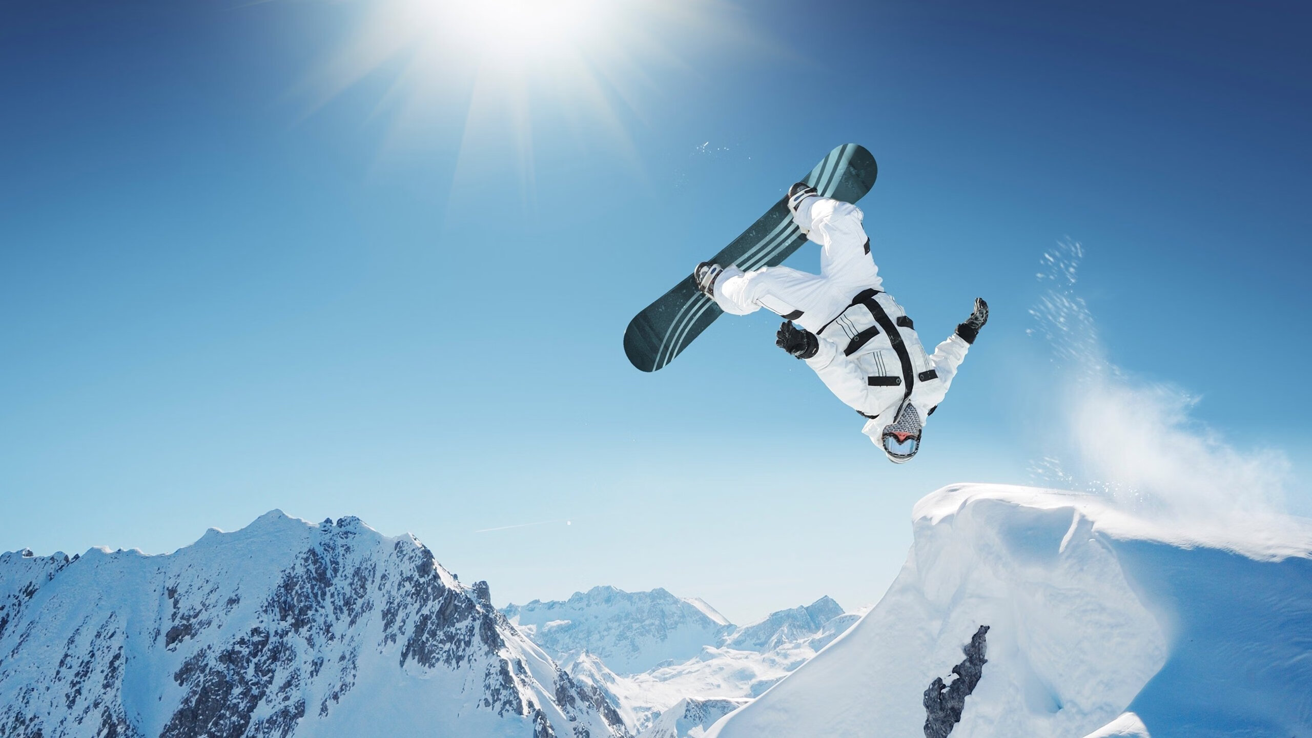 “东安湖赛场跑酷：惊险跃升，挑战极限障碍”